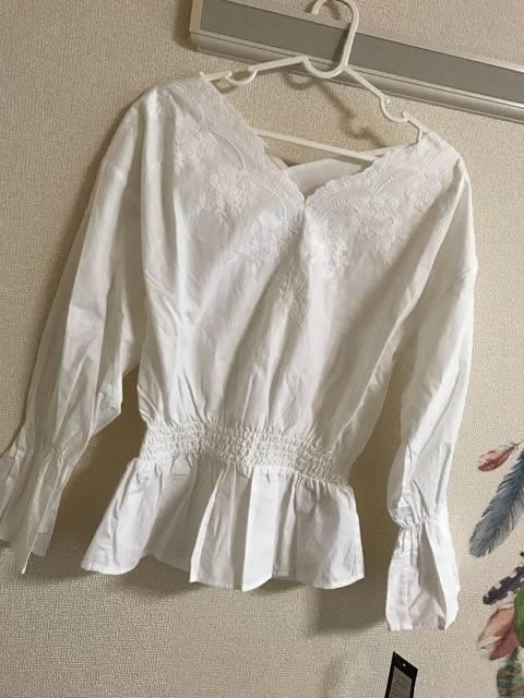 長袖.獅子入りVネックウエストゴム.袖.裾.フレア綿トップス < 女性ファッション  長袖.獅子入りVネックウエストゴム.袖.裾.フレア綿トップス  < 女性ファッションの