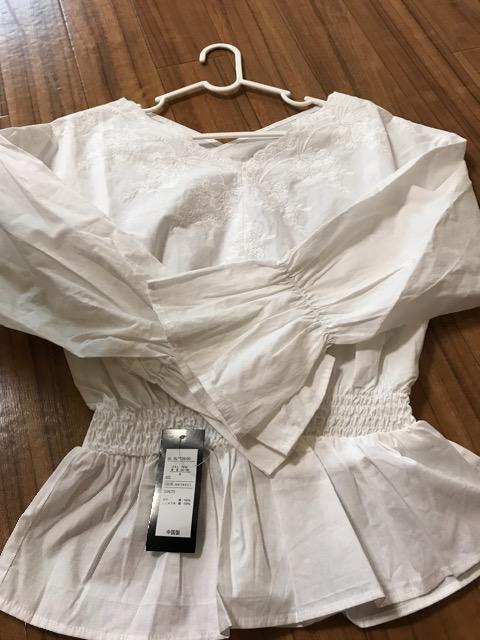 長袖.獅子入りVネックウエストゴム.袖.裾.フレア綿トップス < 女性ファッション  長袖.獅子入りVネックウエストゴム.袖.裾.フレア綿トップス < 女性ファッションの