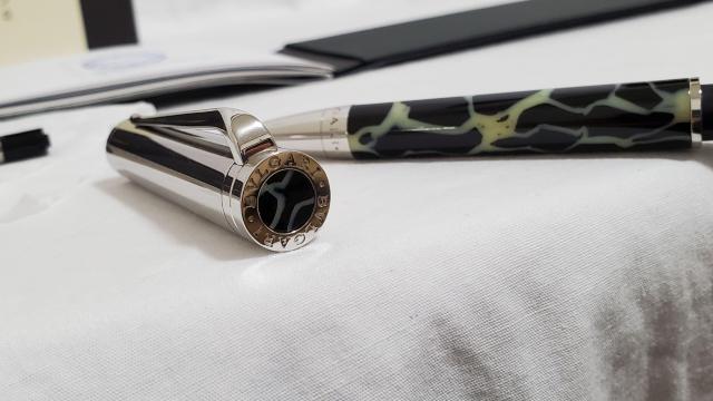 正規 ブルガリ ビーゼロ リングロゴ ジュエリーアイコン ボールペン マーブル 黒系緑 セルロイド SVステーショナリー 付属有 < ブランド  正規 ブルガリ ビーゼロ リングロゴ ジュエリーアイコン ボールペン マーブル 黒系緑 セルロイド SVステーショナリー 付属有 < ブランドの