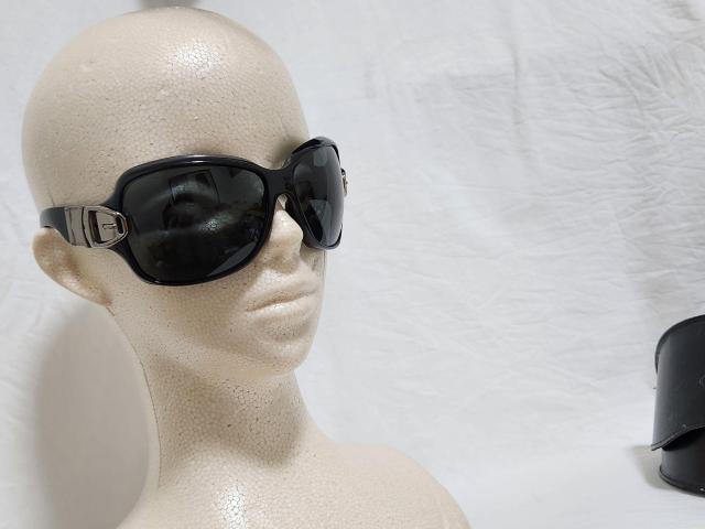 正規レア グッチ ベルトバックル装飾 サングラス 黒 メタルコンビアート ラグジュアリーアイウェア アイコンロゴ 男女兼用 付属有 < ブランド  正規レア グッチ ベルトバックル装飾 サングラス 黒 メタルコンビアート ラグジュアリーアイウェア アイコンロゴ 男女兼用 付属有 < ブランドの