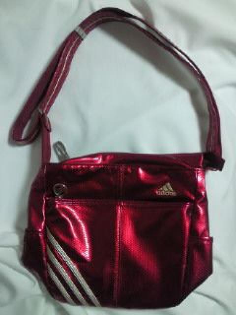 adidas アディダス ショルダーバッグ ワインレッド BAG バッグ 鞄 < ブランド  adidas アディダス ショルダーバッグ ワインレッド BAG バッグ 鞄 < ブランドの