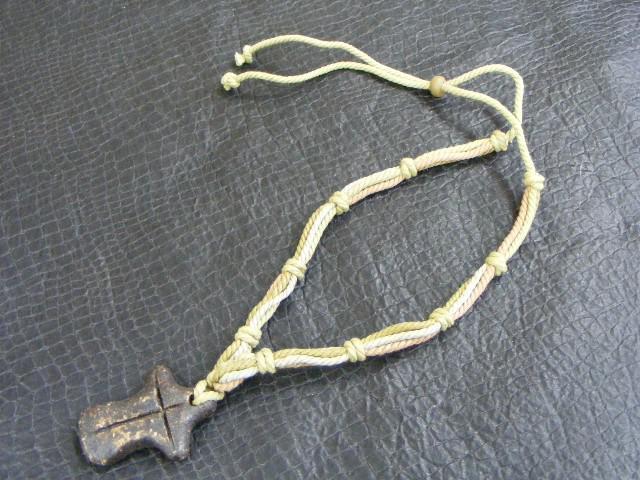 ●アジアン/エスニック木製ペンダント ハンドメイド布製ショールネックレスA < 女性ファッション  ●アジアン/エスニック木製ペンダント ハンドメイド布製ショールネックレスA < 女性ファッションの