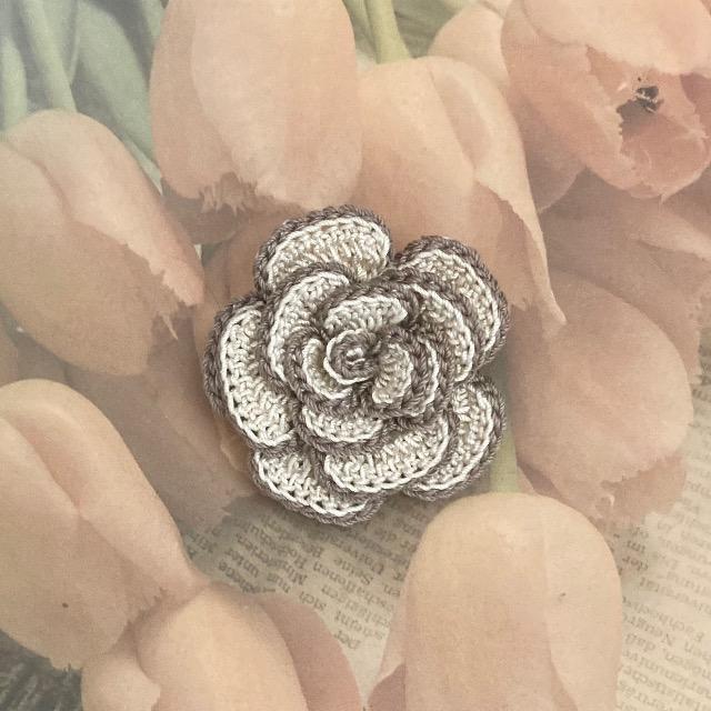 ハンドメイド♪レース編み 薔薇風お花モチーフのブローチ < 女性ファッション  ハンドメイド♪レース編み 薔薇風お花モチーフのブローチ  < 女性ファッションの