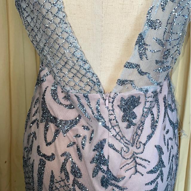 キラキラ シルバードレスロング丈 < 女性ファッション  キラキラ シルバードレスロング丈 < 女性ファッションの