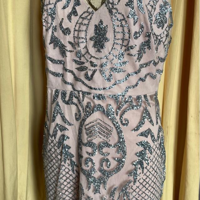 キラキラ シルバードレスロング丈 < 女性ファッション  キラキラ シルバードレスロング丈 < 女性ファッションの