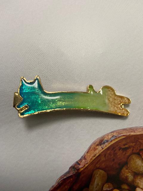 ハンドメイド レジンで作ったネコのヘアクリップ 海イメージ < 女性ファッション  ハンドメイド レジンで作ったネコのヘアクリップ 海イメージ  < 女性ファッションの