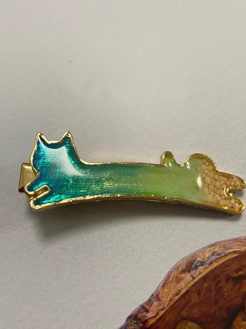 ハンドメイド レジンで作ったネコのヘアクリップ 海イメージ < 女性ファッション  ハンドメイド レジンで作ったネコのヘアクリップ 海イメージ < 女性ファッションの