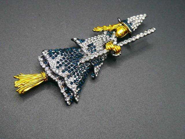 新品アンティーク調きらきらストーン魔女ブローチ ペンダントトップにも ハロウィン < 女性アクセサリー/時計 新品アンティーク調きらきらストーン魔女ブローチ ペンダントトップにも ハロウィン < 女性アクセサリー/時計の