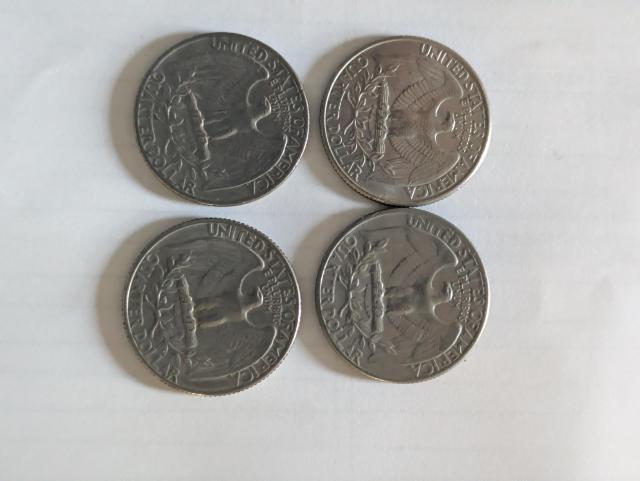 �A�����J�̃N�H�[�^�[4�� �� �z�r�[�� 