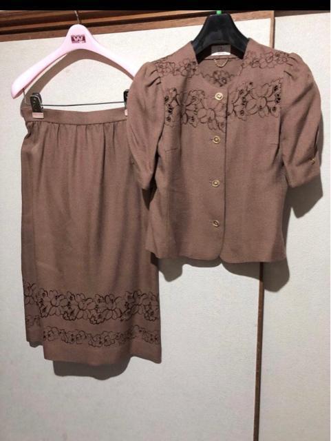 Riz リズ スカートスーツ セットアップ お花の透かし刺繍 9号 日本製 < 女性ファッション Riz リズ スカートスーツ セットアップ お花の透かし刺繍 9号 日本製 < 女性ファッションの