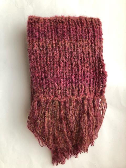 ハンドメイド マフラー ワインカラー ふんわりふわふわ♪ ウール < 女性ファッション  ハンドメイド マフラー ワインカラー ふんわりふわふわ♪ ウール < 女性ファッションの