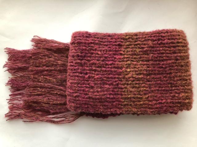 ハンドメイド マフラー ワインカラー ふんわりふわふわ♪ ウール < 女性ファッション  ハンドメイド マフラー ワインカラー ふんわりふわふわ♪ ウール < 女性ファッションの