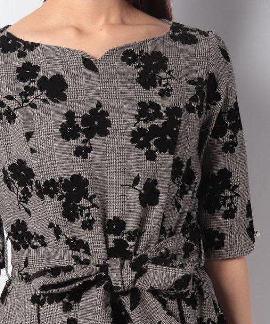 新品☆パターンフィオナ*ハートネックフロッキープリントワンピ フォーマルシーンにも < ブランド  新品☆パターンフィオナ*ハートネックフロッキープリントワンピ フォーマルシーンにも < ブランドの