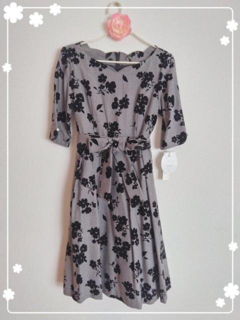 新品☆パターンフィオナ*ハートネックフロッキープリントワンピ フォーマルシーンにも < ブランド  新品☆パターンフィオナ*ハートネックフロッキープリントワンピ フォーマルシーンにも < ブランドの