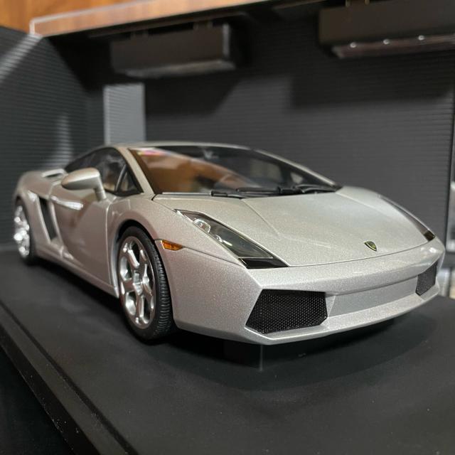 未展示品 オートアート1/18 ランボルギーニ ガヤルド 2003(シルバー) < ホビー  未展示品 オートアート1/18 ランボルギーニ ガヤルド 2003(シルバー)  < ホビーの
