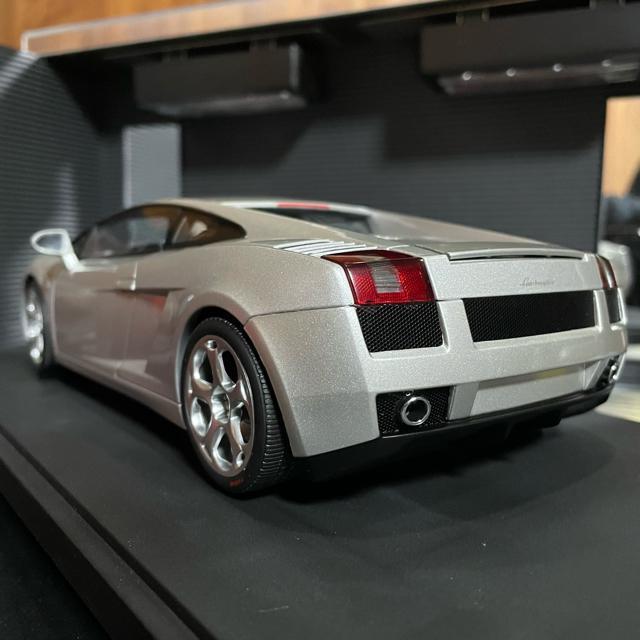 未展示品 オートアート1/18 ランボルギーニ ガヤルド 2003(シルバー) < ホビー  未展示品 オートアート1/18 ランボルギーニ ガヤルド 2003(シルバー) < ホビーの