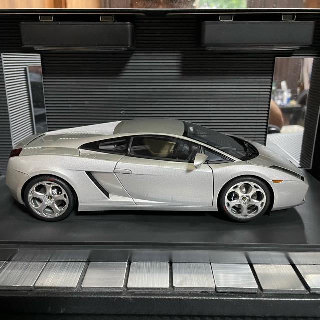 未展示品 オートアート1/18 ランボルギーニ ガヤルド 2003(シルバー) < ホビー  未展示品 オートアート1/18 ランボルギーニ ガヤルド 2003(シルバー) < ホビーの