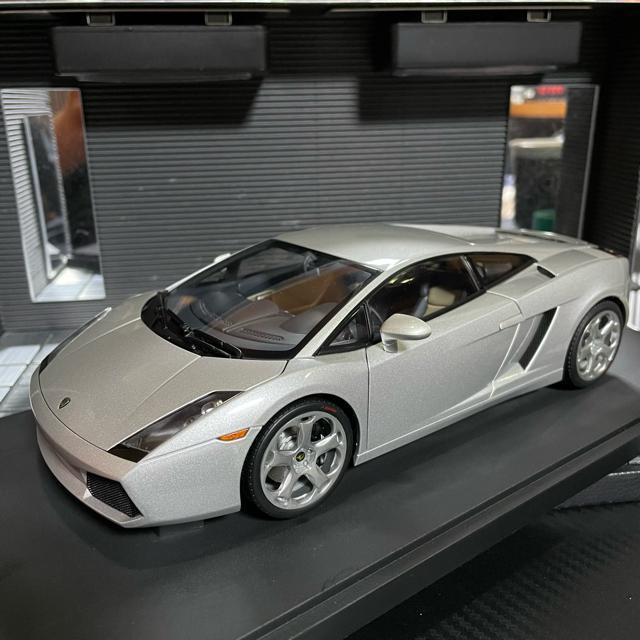 未展示品 オートアート1/18 ランボルギーニ ガヤルド 2003(シルバー) < ホビー  未展示品 オートアート1/18 ランボルギーニ ガヤルド 2003(シルバー) < ホビーの