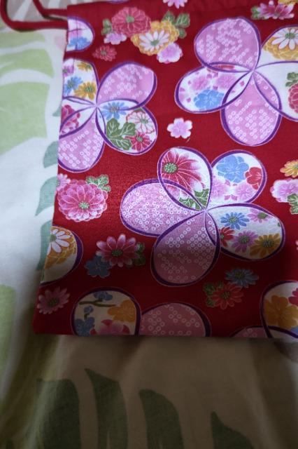 ☆処分品★新柄赤×大桜花和柄ナナメ掛巾着袋 < キッズ/ベビー  ☆処分品★新柄赤×大桜花和柄ナナメ掛巾着袋  < キッズ/ベビーの