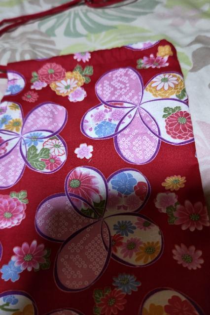 ☆処分品★新柄赤×大桜花和柄ナナメ掛巾着袋 < キッズ/ベビー  ☆処分品★新柄赤×大桜花和柄ナナメ掛巾着袋 < キッズ/ベビーの