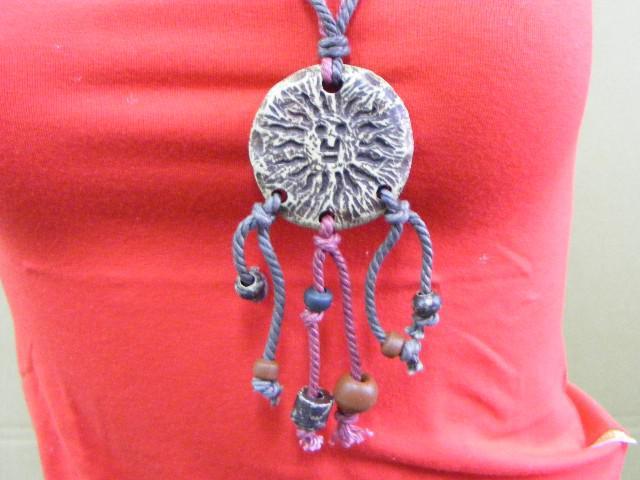 ●アジアン/エスニック木製ペンダント ハンドメイド布製ショールネックレスJ < 女性ファッション ●アジアン/エスニック木製ペンダント ハンドメイド布製ショールネックレスJ < 女性ファッションの