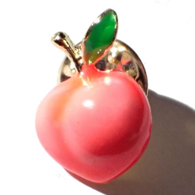 桃 ピーチ ピンバッジ バッジ ピンズ ピンブローチ ブローチ ラペルピン < 女性アクセサリー/時計 桃 ピーチ ピンバッジ バッジ ピンズ ピンブローチ ブローチ ラペルピン < 女性アクセサリー/時計の