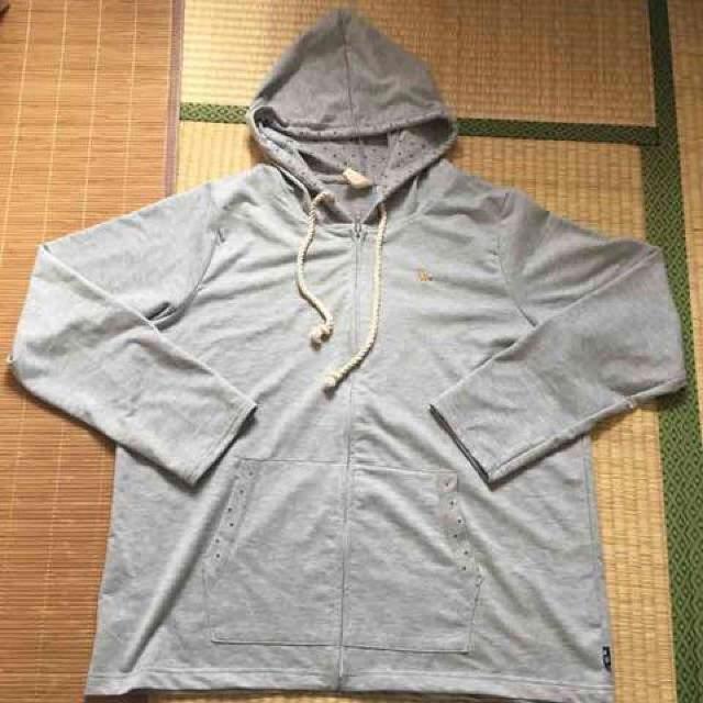 大きいサイズ3L・ワンポイントゴールド猫刺繍パーカー。グレー < 女性ファッション  大きいサイズ3L・ワンポイントゴールド猫刺繍パーカー。グレー  < 女性ファッションの