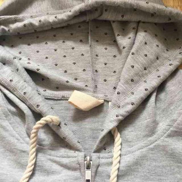 大きいサイズ3L・ワンポイントゴールド猫刺繍パーカー。グレー < 女性ファッション  大きいサイズ3L・ワンポイントゴールド猫刺繍パーカー。グレー < 女性ファッションの