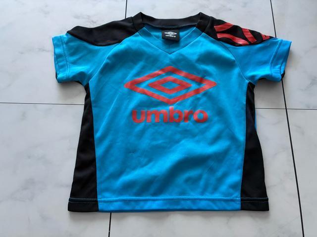 umbro半袖Tシャツ★100cm < キッズ/ベビー umbro半袖Tシャツ★100cm < キッズ/ベビーの