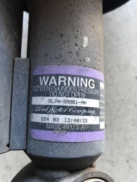 リンカーンナビゲーター03〜06エアサスリア < 自動車/バイク リンカーンナビゲーター03〜06エアサスリア < 自動車/バイク