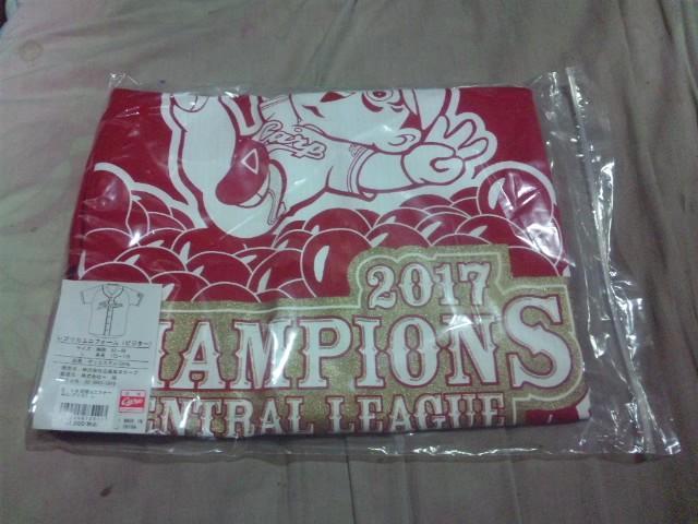 【新品】(広島カープ)2017 V8優勝記念レプリカユニフォーム < レジャー/スポーツ 【新品】(広島カープ)2017 V8優勝記念レプリカユニフォーム < レジャー/スポーツの