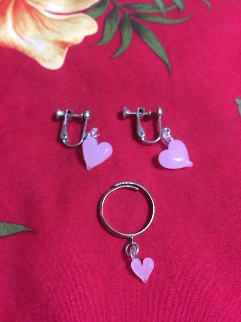 新品未使用☆ガラスピンクハート☆イヤリング&リングセット☆ < 女性アクセサリー/時計 新品未使用☆ガラスピンクハート☆イヤリング&リングセット☆ < 女性アクセサリー/時計の