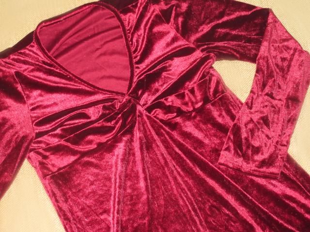 未使用☆上品*大人魅せ*ロング丈ベロアワンピース(ワイン) < 女性ファッション  未使用☆上品*大人魅せ*ロング丈ベロアワンピース(ワイン) < 女性ファッションの