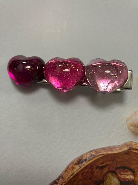 ハンドメイド レジン ヘアクリップ2点セット ハート ピンク < 女性ファッション  ハンドメイド レジン ヘアクリップ2点セット ハート ピンク < 女性ファッションの