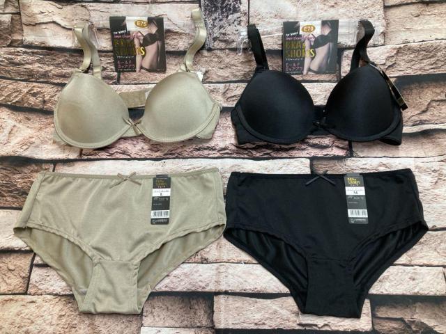 訳あり限定特価品!アウターにひびきにくく、すっきりフィット!シームレスモールドブラ&ショーツセット(2色から)1組 < 女性ファッション 訳あり限定特価品!アウターにひびきにくく、すっきりフィット!シームレスモールドブラ&ショーツセット(2色から)1組 < 女性ファッションの