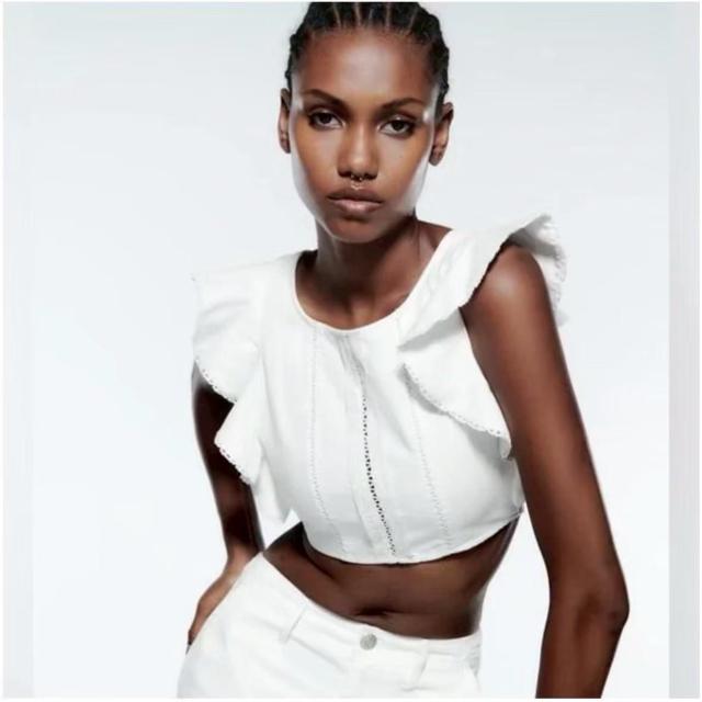 ◆ZARA/ザラ◆袖フリルクロップドトップス★ホワイトM*秋コーデ♪美品 < ブランド ◆ZARA/ザラ◆袖フリルクロップドトップス★ホワイトM*秋コーデ♪美品 < ブランドの