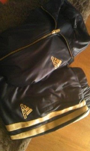 �����ҏ�������adidas���U-���W��-�W�㉺�Z�b�g���Ȃ肨���ł�(*^^*)