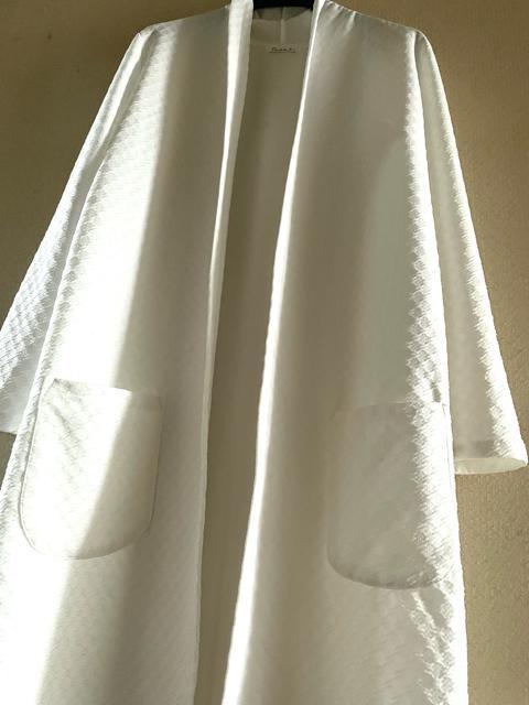 【春夏秋】PAS DE DUEX◆ホワイト◆エンボス◆ノーカラーロングカーディガン < 女性ファッション  【春夏秋】PAS DE DUEX◆ホワイト◆エンボス◆ノーカラーロングカーディガン < 女性ファッションの