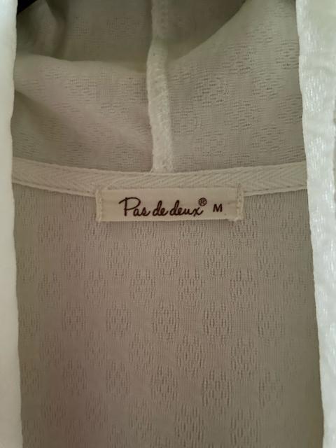 【春夏秋】PAS DE DUEX◆ホワイト◆エンボス◆ノーカラーロングカーディガン < 女性ファッション  【春夏秋】PAS DE DUEX◆ホワイト◆エンボス◆ノーカラーロングカーディガン < 女性ファッションの