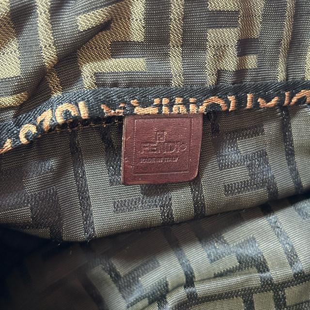 FENDI �Y�b�J �L�����o�X ���U�[ �g�[�g�o�b�O  �n���h�o�b�O �u���E�� �� �u�����h�� 