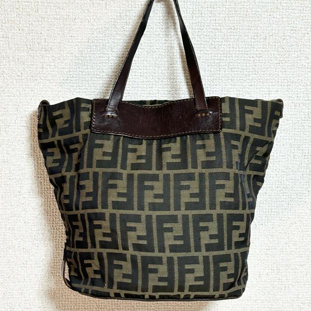FENDI �Y�b�J �L�����o�X ���U�[ �g�[�g�o�b�O  �n���h�o�b�O �u���E�� �� �u�����h�� 