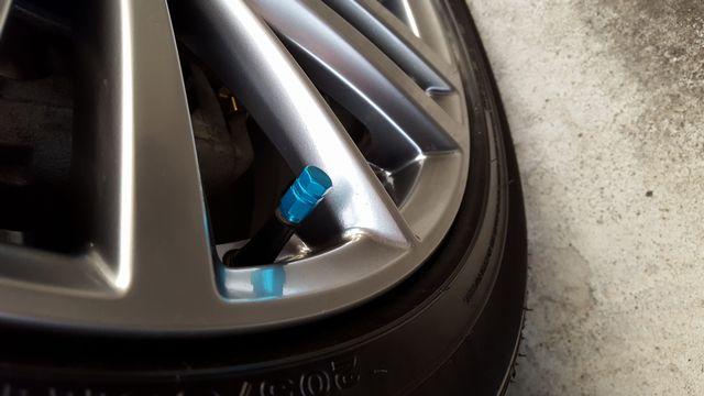 インプレッサG4 取付例あり カラフルエアバルブキャップtype3  < 自動車/バイク インプレッサG4 取付例あり カラフルエアバルブキャップtype3  < 自動車/バイク