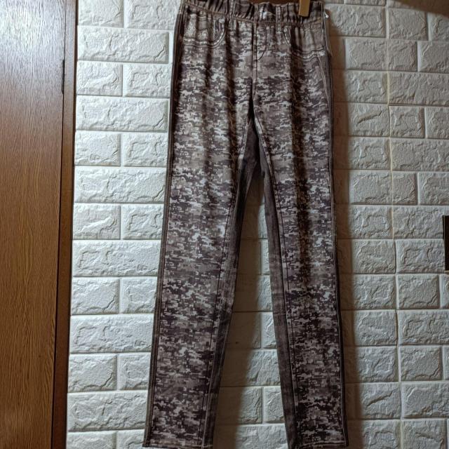 新品タグ付★前後柄違い変わり種転写プリレギパン < 女性ファッション  新品タグ付★前後柄違い変わり種転写プリレギパン < 女性ファッションの