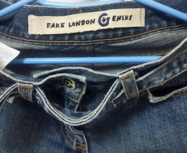 FAKE LONDON デニム 共布ベルト スリムブーツカットジーンズ XS < 女性ファッション  FAKE LONDON デニム 共布ベルト スリムブーツカットジーンズ XS < 女性ファッションの