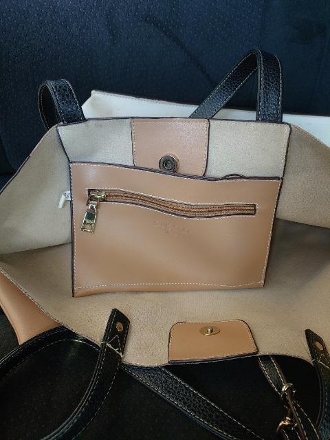 グッシオ GUSCIO ハンドバック トートバッグ ポーチ付き < 女性ファッション グッシオ GUSCIO ハンドバック トートバッグ ポーチ付き < 女性ファッションの