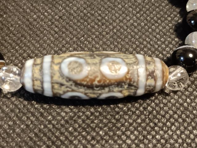 ���A��̃u���X�ł��B�u�Г�A�׋C�����͂ɏ�������B�v��_���B �� �����A�N�Z�T���[/���v�� 