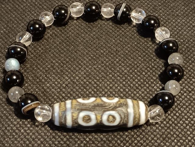 ���A��̃u���X�ł��B�u�Г�A�׋C�����͂ɏ�������B�v��_���B �� �����A�N�Z�T���[/���v�� 