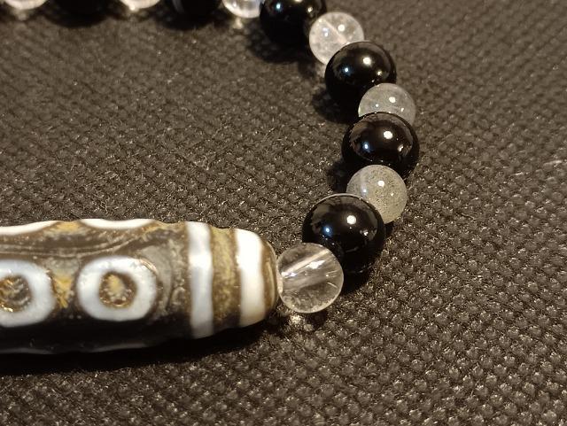 ���A��̃u���X�ł��B�u�Г�A�׋C�����͂ɏ�������B�v��_���B �� �����A�N�Z�T���[/���v�� 