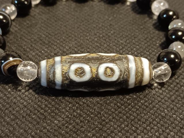 ���A��̃u���X�ł��B�u�Г�A�׋C�����͂ɏ�������B�v��_���B �� �����A�N�Z�T���[/���v�� 