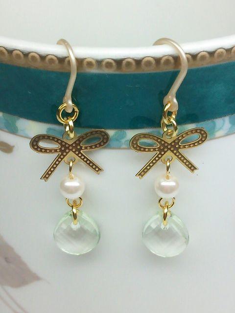 リボンコネクターシルキーパールペリドット雫樹脂フック☆ < 女性アクセサリー/時計  リボンコネクターシルキーパールペリドット雫樹脂フック☆  < 女性アクセサリー/時計の